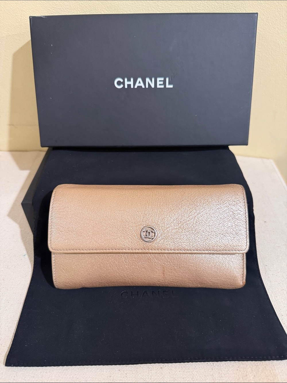 CHANEL Beige gold Rose Leather Flap Wallet with CC Button